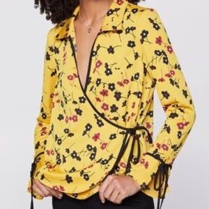 BCBGeneration NWT Yellow Floral Print Collared Wrap Front Blouse Xsmall Women’s